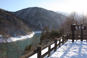 大町の山の中は、雪が輝いていました。