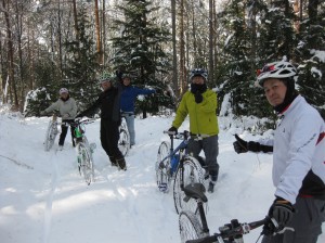 森に中は１５ｃｍほどの新雪が積もっていました！！