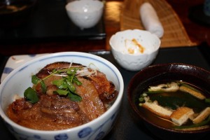 絶品の黒豚丼